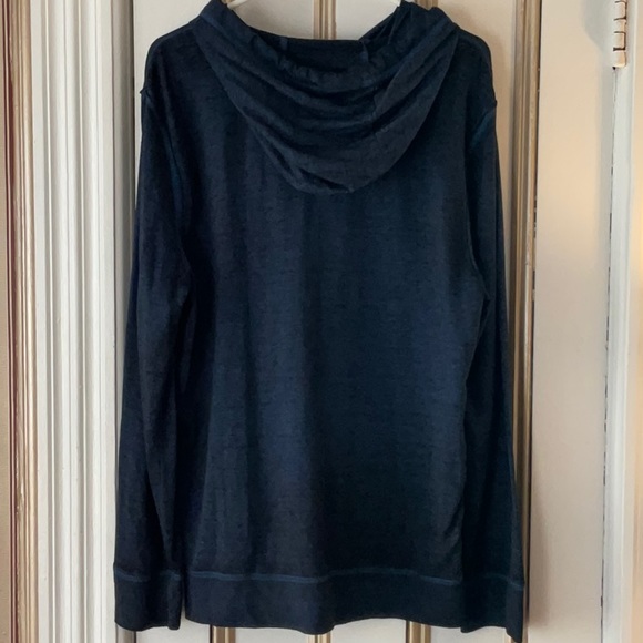 HELIX.  Instinct is a virtue.  Mens L - Picture 2 of 3